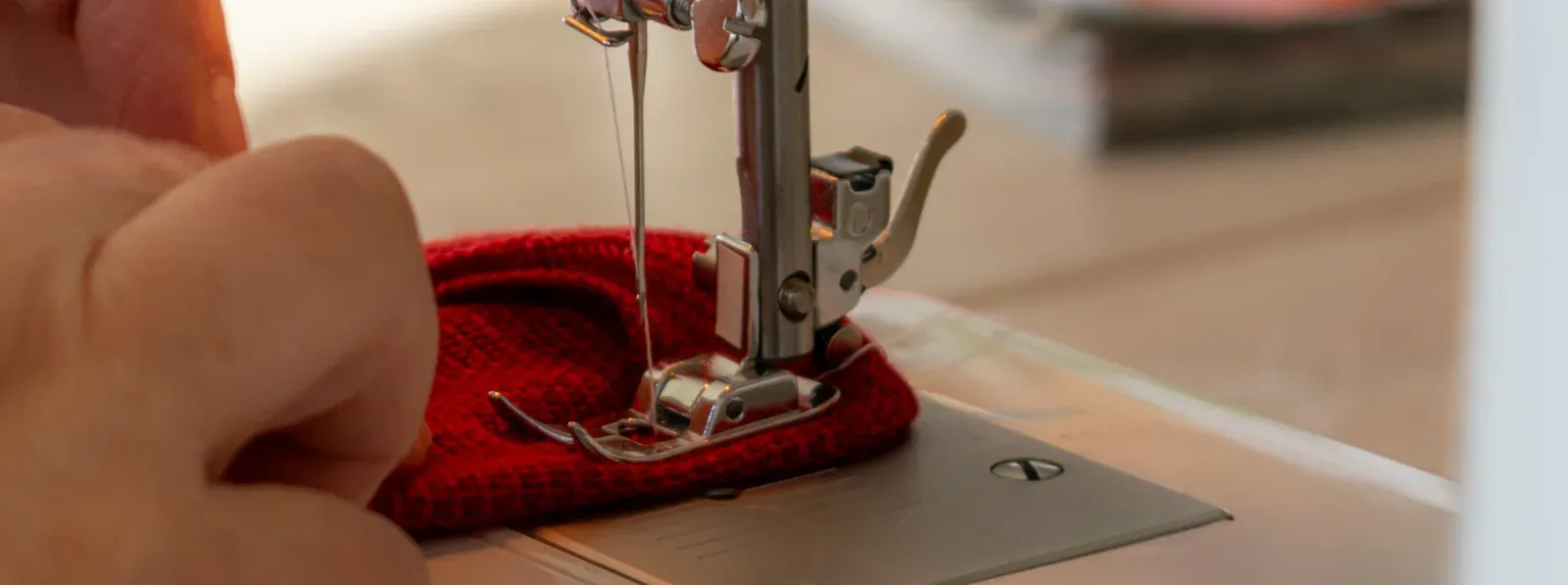 Atelier de cusut — confecții textile personalizate fabricate în România